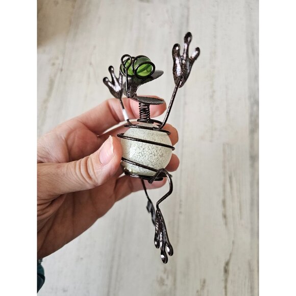 Metal frog decor unique jumping spring - Picture 7 of 7